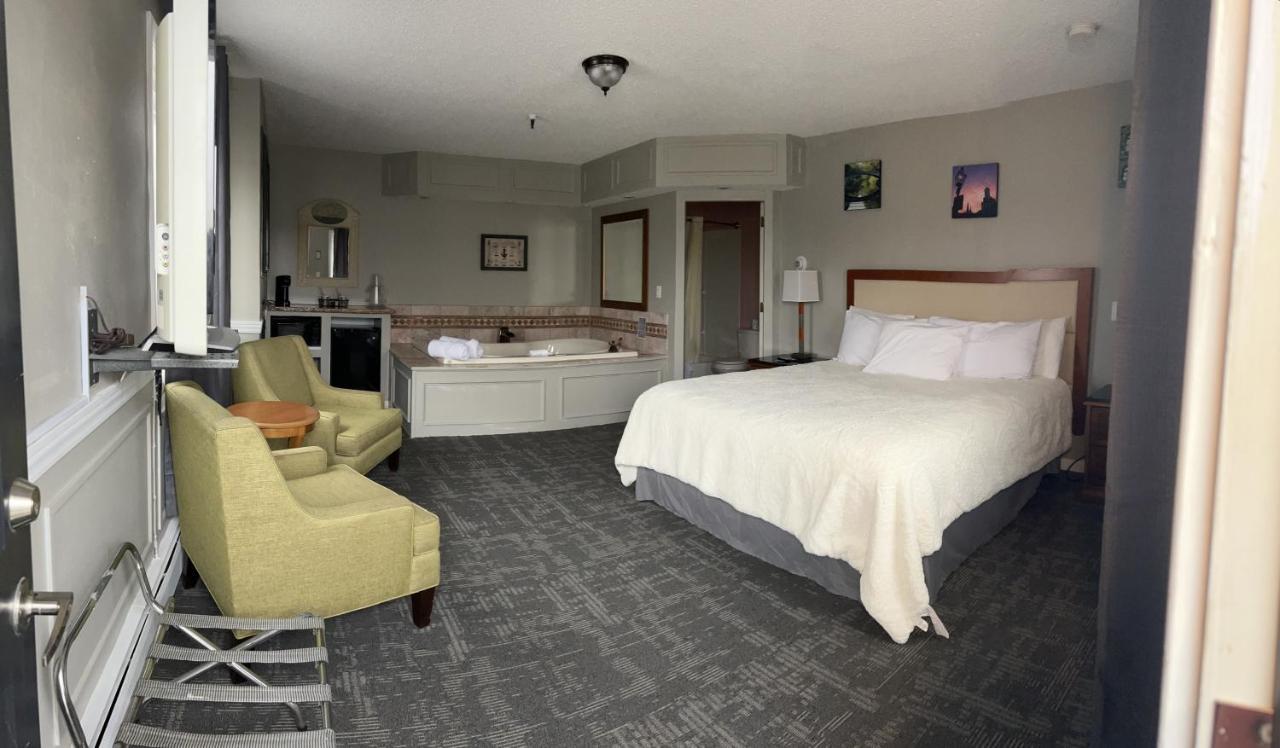 Vacationland Inn & Suites Brewer Buitenkant foto
