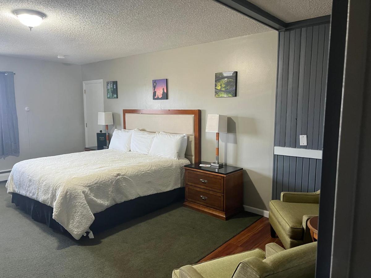 Vacationland Inn & Suites Brewer Buitenkant foto